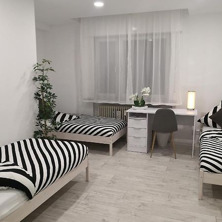 Schoene Und Optimal Gelegene Wohnung Weisskirchen Buitenkant foto