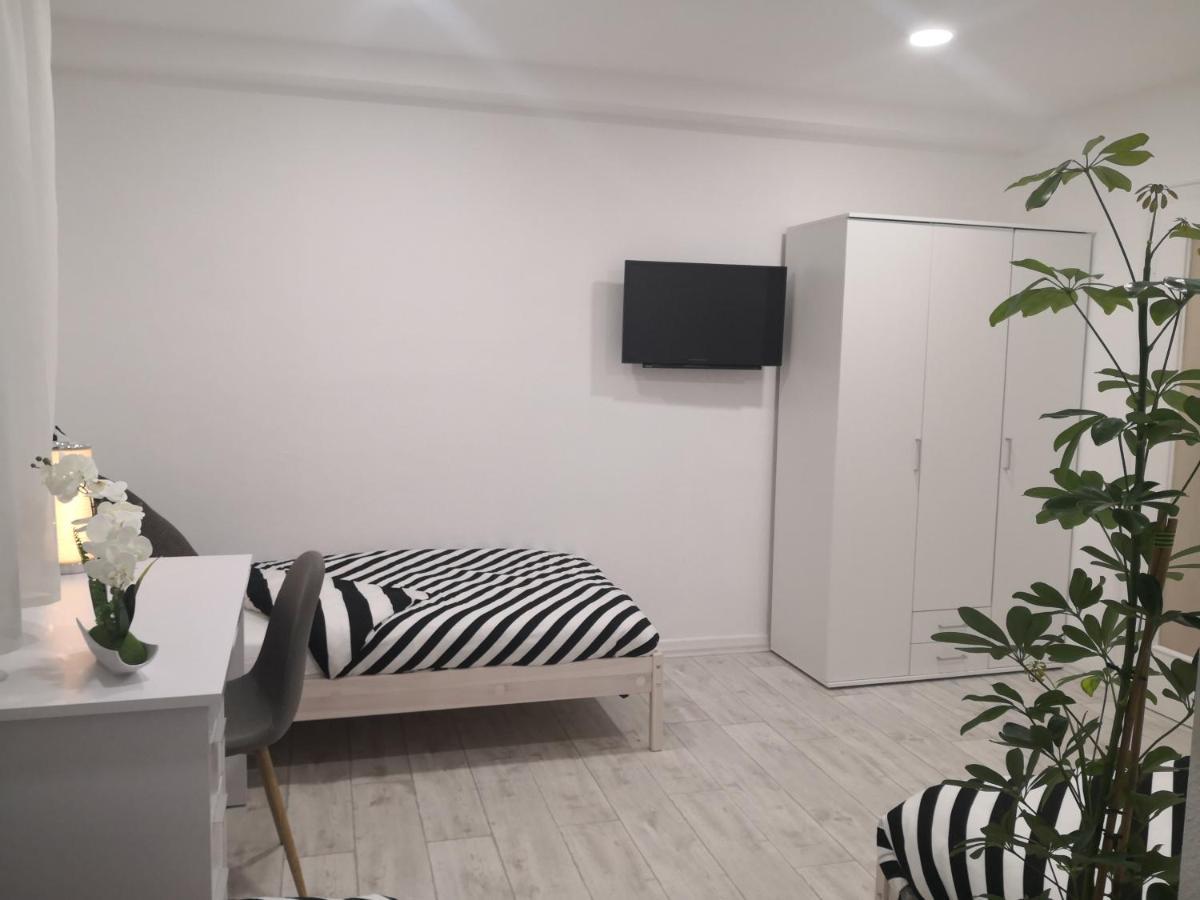 Schoene Und Optimal Gelegene Wohnung Weisskirchen Buitenkant foto