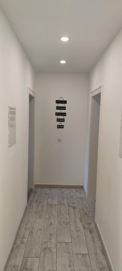 Schoene Und Optimal Gelegene Wohnung Weisskirchen Buitenkant foto