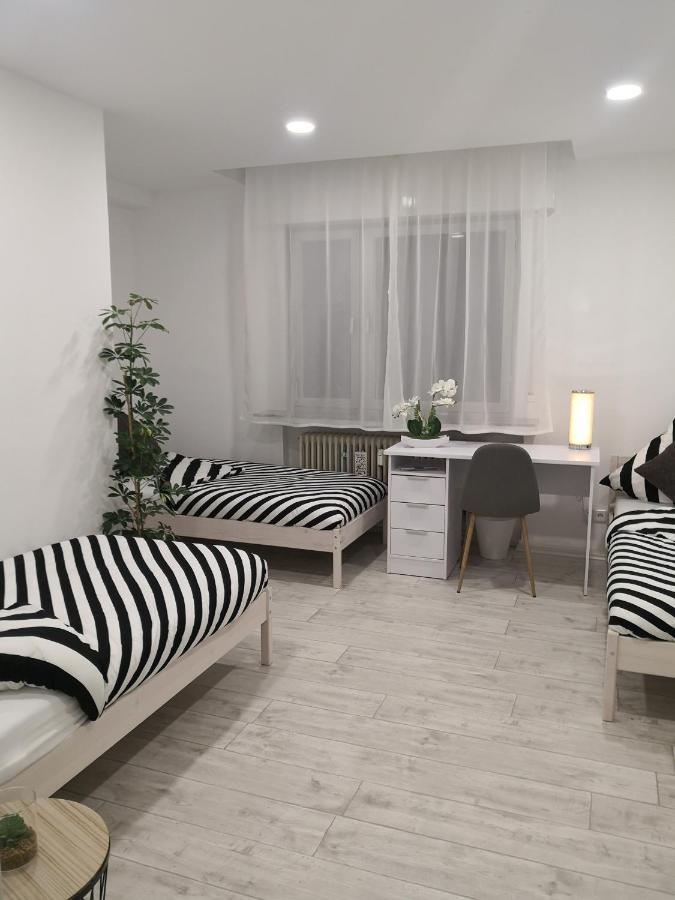 Schoene Und Optimal Gelegene Wohnung Weisskirchen Buitenkant foto