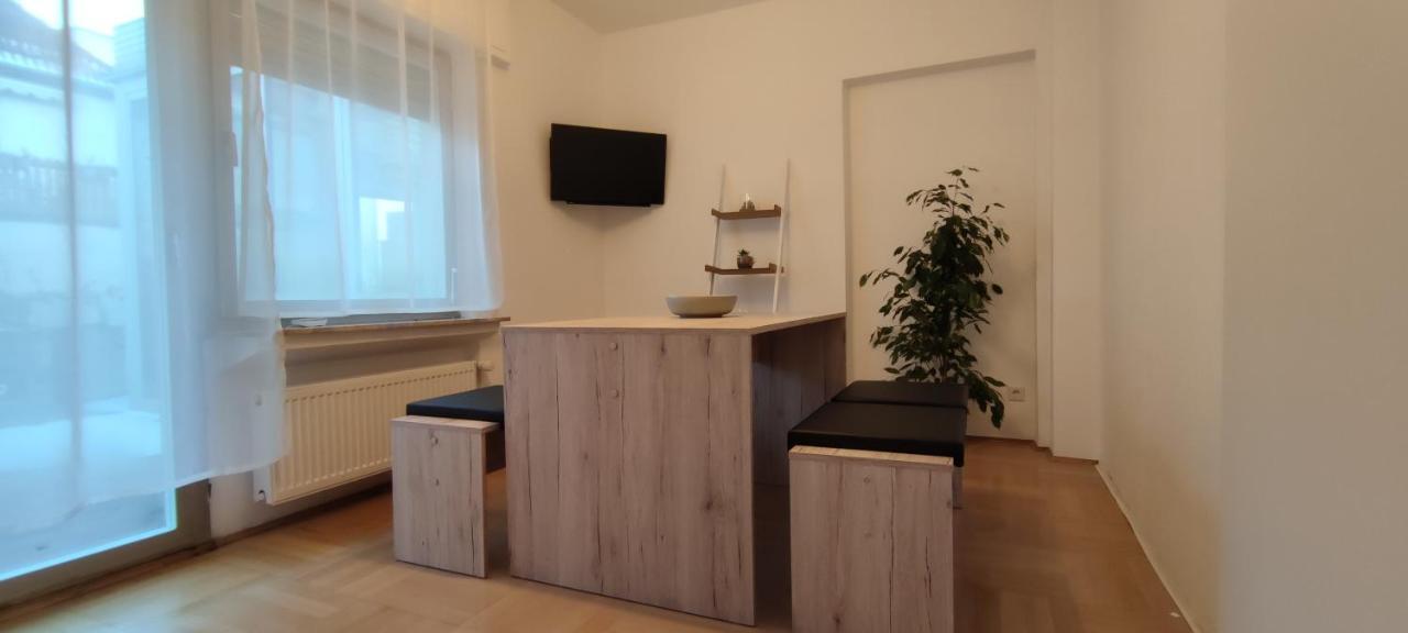 Schoene Und Optimal Gelegene Wohnung Weisskirchen Buitenkant foto